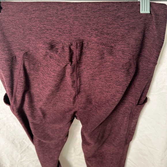 Women’s Leggings by Kirkland - Picture 3 of 4